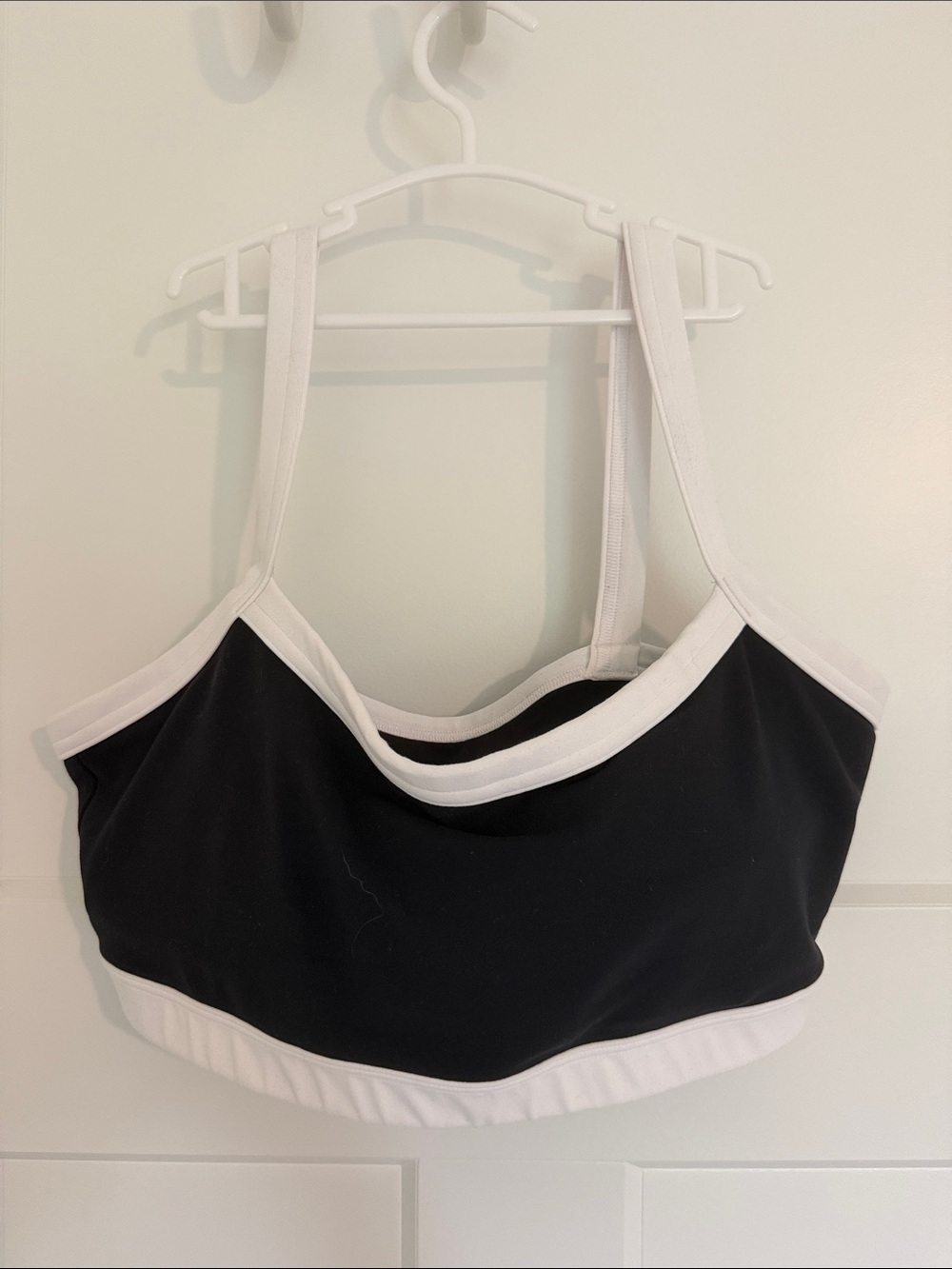 Abercrombie Women’s Black & White Sports Bralette
